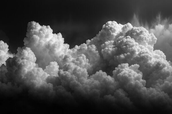 Stormrise – Monochrome Cumulus Cloud Wallpaper